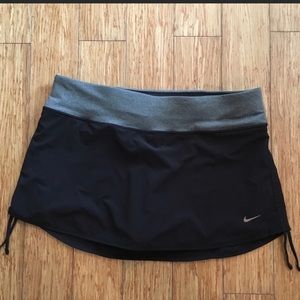 Nike Dri-Fit Black Skort Ladies Size Medium 
A Nike Dri-Fit Skort ~Rouched